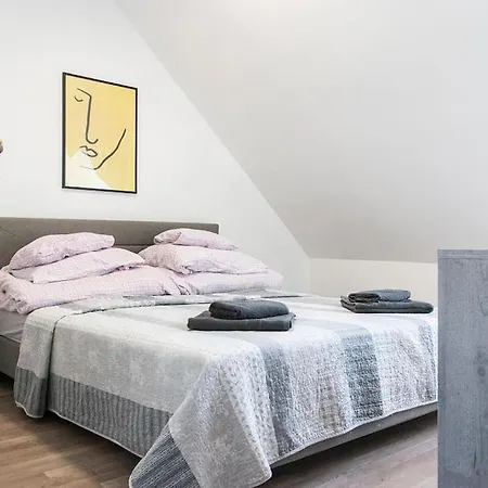 Telihold Apartman Appartamento