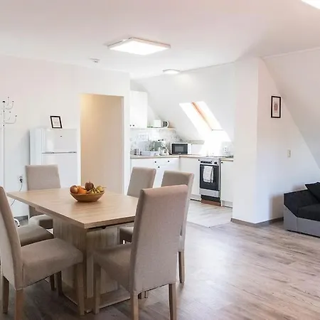 Appartamento Telihold Apartman *