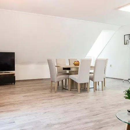 Telihold Apartman Appartamento *