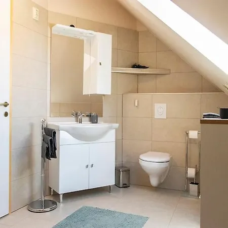 Telihold Apartman Appartamento Velence