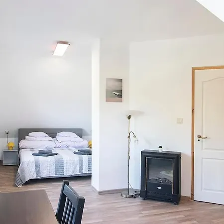 Telihold Apartman Appartamento
