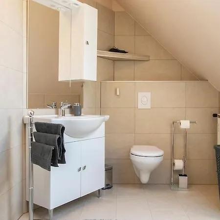 Telihold Apartman Appartamento *