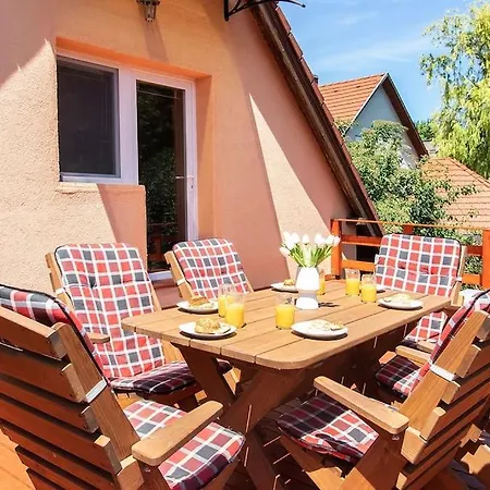 Appartamento Telihold Apartman *