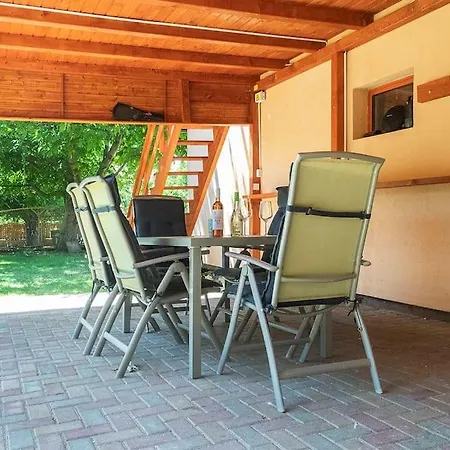 Telihold Apartman Appartamento Velence