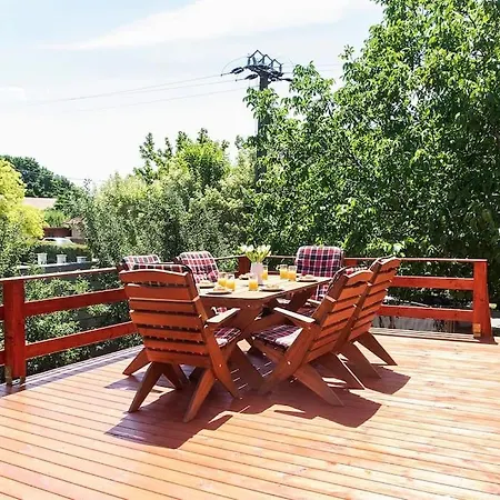 Telihold Apartman * Velence