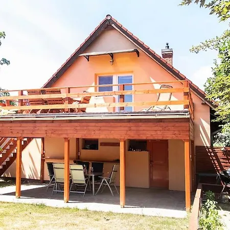 Telihold Apartman Appartamento Velence